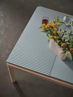 Muuto Couple Salontafel 80x84 Wavy Eiken Pale Blue -Muuto x886x886 muuto couple salontafel 80x84 wavy eiken3.jpg.pagespeed.ic .uaLknnxuba 1
