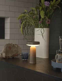 Muuto Ease Tafellamp Oplaadbaar LED Taupe -Muuto x886x886 muuto ease tafellamp oplaadbaar14.jpg.pagespeed.ic .qAXwLN 5qV