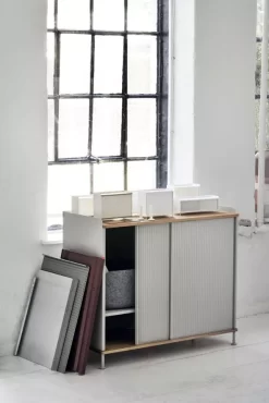 Muuto Enfold Tall Dressoir Grijs/eiken -Muuto x886x886 muuto enfold tall dressoir12.jpg.pagespeed.ic .UzQC0GbHu 1