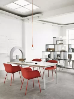 Muuto Base Tafel 190x85 Wit/eiken -Muuto x886x886 muuto fiber tube gestoffeerde stoel sfeer 4.jpg.pagespeed.ic .he7HcWS8u