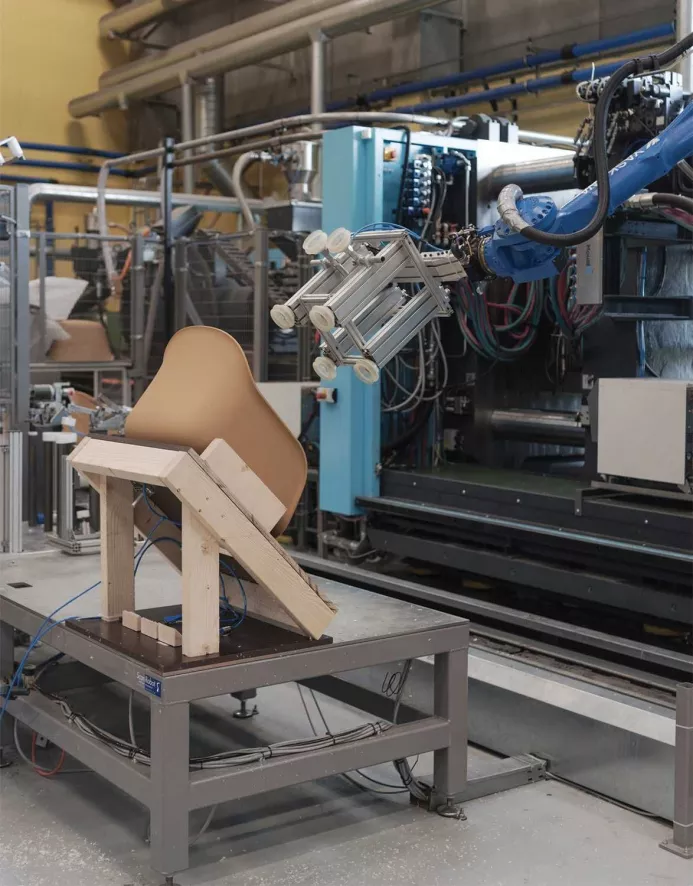 Muuto Fiber Swivel Stoel Zwart 19 Muuto Fiber Swivel Stoel Zwart - Afbeelding 17