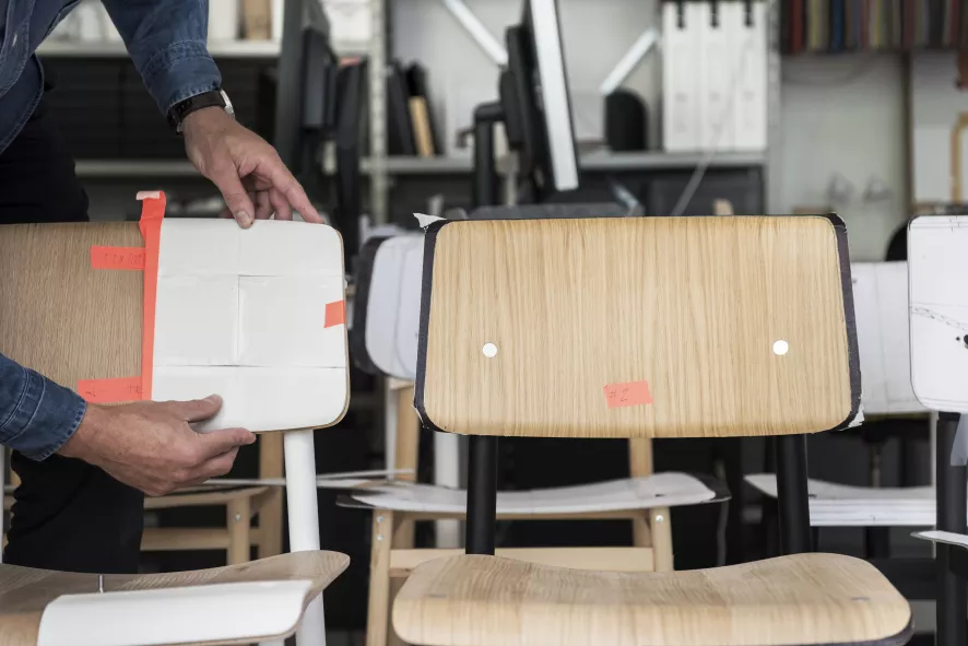 Muuto Loft Gestoffeerde Barkruk 65cm Steelcut Trio 966, Dusty Green/eiken 10 Muuto Loft Gestoffeerde Barkruk 65cm Steelcut Trio 966, Dusty Green/eiken - Afbeelding 8