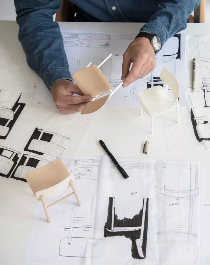 Muuto Loft Stoel Zwart Met Eiken Zitting 15 Muuto Loft Stoel Zwart Met Eiken Zitting - Afbeelding 13