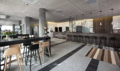 Muuto Nerd Barkruk 65 Zwart -Muuto x886x886 muuto nerd barkruk sfeer 2.jpg.pagespeed.ic .yPvVNPU5lj 6