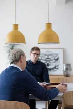 Muuto Platform Dienblad Ø30 Donkerrood -Muuto x886x886 muuto platform dienblad6.jpg.pagespeed.ic .OeiHvKKSKG 1