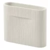 Muuto Ridge Vaas 16.5 Off-white -Muuto x886x886 muuto ridge vaas 16 5.jpg.pagespeed.ic .qNH78fgo8U