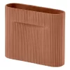 Muuto Ridge Vaas 16.5 Terrracotta -Muuto x886x886 muuto ridge vaas 16 51.jpg.pagespeed.ic .HfTe90ezV0