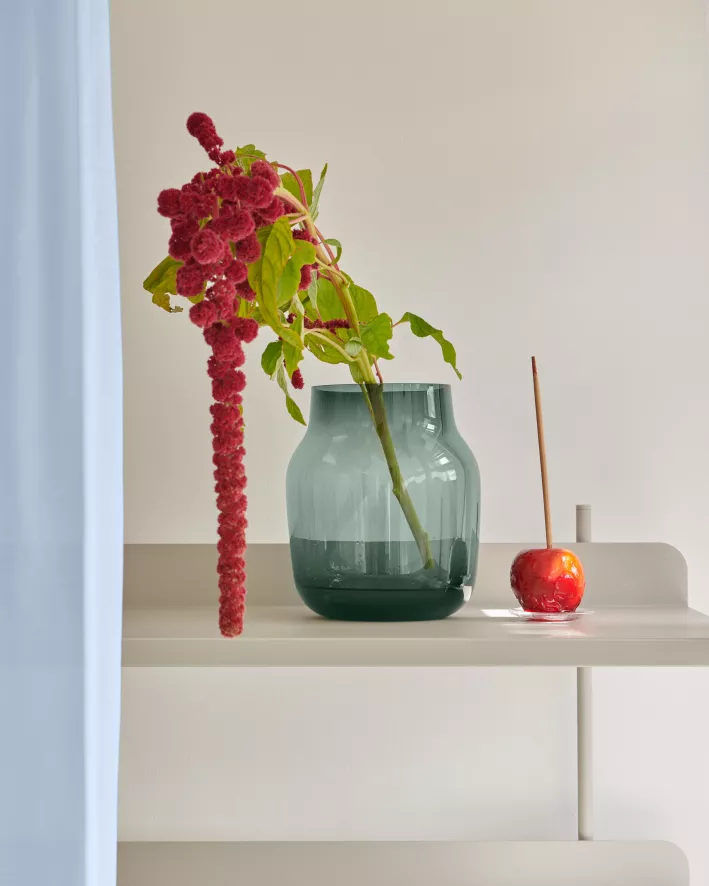 Muuto Silent Vaas 20 Dark Green 6 Muuto Silent Vaas 20 Dark Green - Afbeelding 4