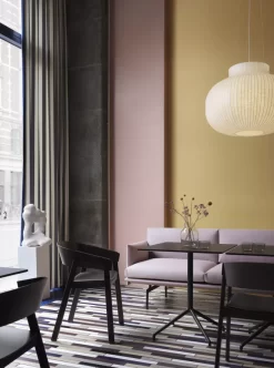 Muuto Cover Stoel Dark Beige -Muuto x886x886 muuto strand closed hanglamp 602.jpg.pagespeed.ic .2r8 Mzs xA