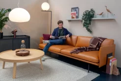 Muuto Beam Tafellamp LED Umber -Muuto x886x886 muuto2 vloerlamp10model.jpg.pagespeed.ic .8uav 8FLhd 4