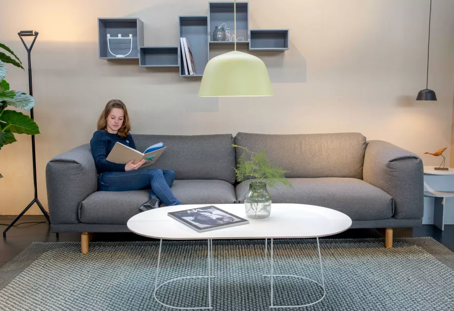 Muuto Rest Bank Driezitter, Rime 591, Eiken Onderstel 13 Muuto Rest Bank Driezitter, Rime 591, Eiken Onderstel - Afbeelding 11